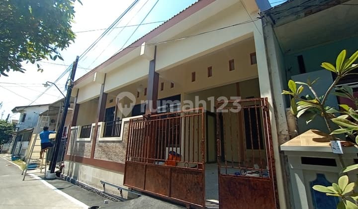 Rumah baru gress sudah tinggi dari jalan, di Tanahmas