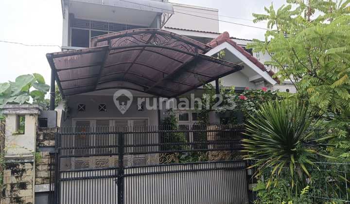 Rumah dengan Rooftop Taman Kebalen Bekasi