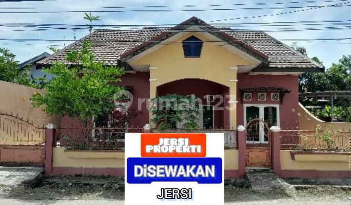 FOR RENT OFFICE HOUSE IN A QUIET ENVIRONMENT SAMARINDA 7890
