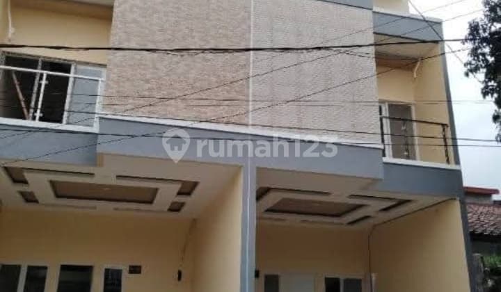 Dijual Rumah Tingkat Bangunan Baru KT 3 di Harapan Indah Bekasi