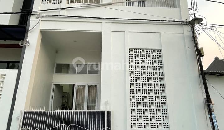 Siap Huni, Rumah, 2 Lantai, SHM, Bebas Banjir(B0714)