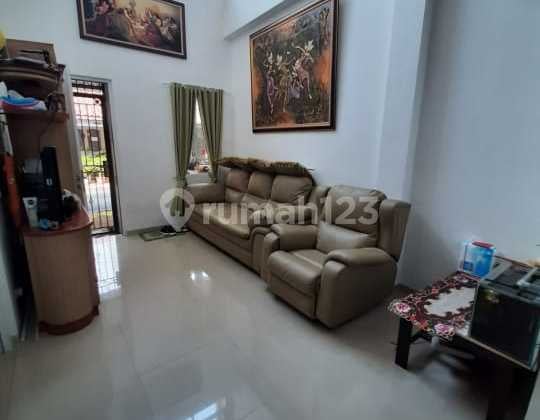 Rumah 2 Lantai Modern Minimalis Lippo Vilage Karawaci Taman Ubud