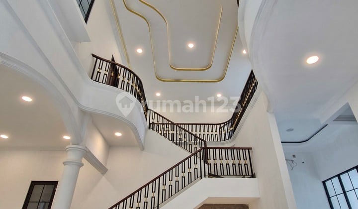 DIJUAL RUMAH SIAP HUNI DI TOMANG (RUMAH PINGGIR JALAN BESAR, BELAKANG GEDUNG PANORAMA)