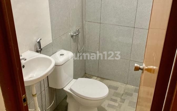 Di Jual Rumah Kos Berjalan Full 100% Lokasi Satria Jakarta Barat