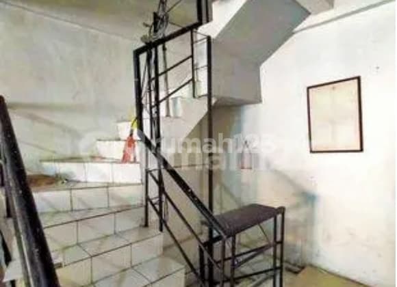 Ruko di Jln Ir H Juanda Cirendeu Tangerang, Tangerang Selatan