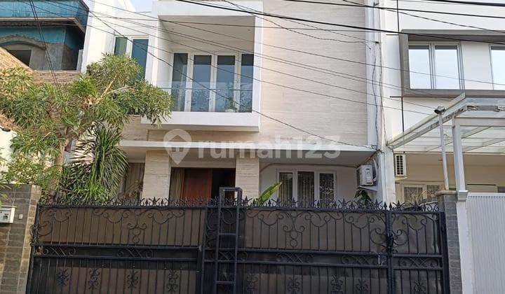 Rumah 2.5 Lantai Bagus Semi Furnished SHM di Sunter, Jakarta Utara