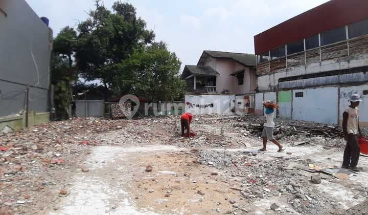 Land with House in Beji Depok at an Affordable Price, Prime Location for Investment and Business.