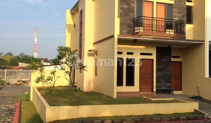 Disewakan Rumah Dua Lantai Jakarta Selatan