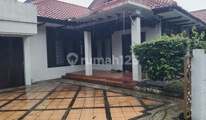 Corner House with SHM in Sector 2 Bintaro