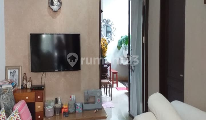 Dijual Rumah di Sektor 6-Bintaro