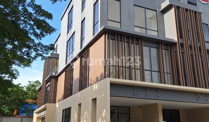 Traffic is heavy, the latest Ruko Lift is available at the premium elite location of Cascade, BSD City.