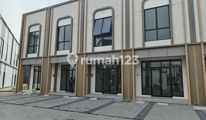 Illago Grande Shop House Without Gate Parking, Boulevard Row 20 Meters