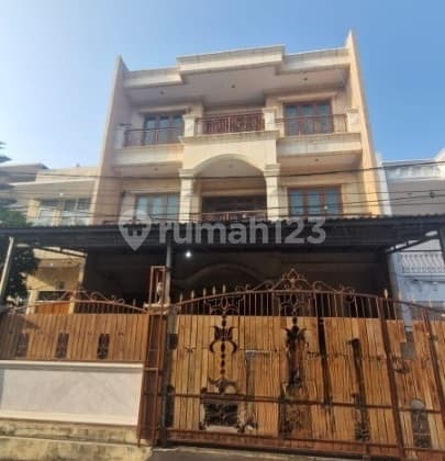 House for Sale in Sunter, Size 10x18 Meters, Code:21213