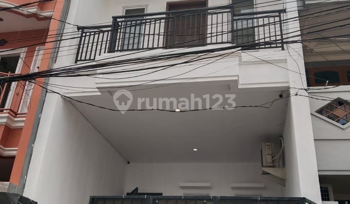 Rumah Dijual Sunter, Siap Huni, Luas 4,5X15,6 Meter, Kode :21284 Ad
