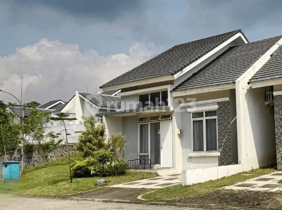 Dijual Rumah Sentul, Semi Furnish, Luas 8X18 Meter, Kode :21547 Ta