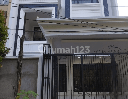 For Sale New House in Sunter, Land Size 10x25 Meters, Code: 20272