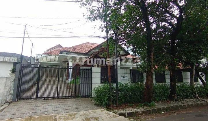 Rumah Nyaman Hitung Tanah Lokasi Wijaya, Kebayoran Baru