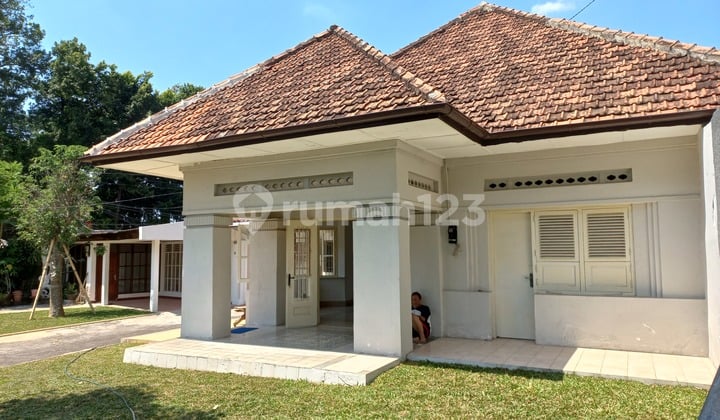Menteng Colonial Style House With A Spacious and Lush Garden