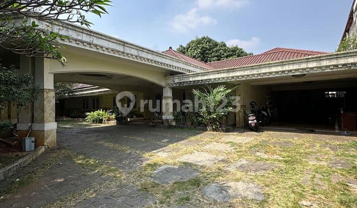 Menteng Corner House Suitable For Business Or Residential