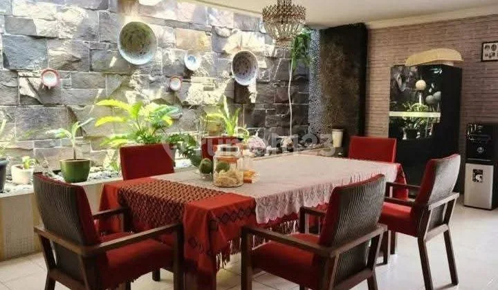 Spacious House in Wijaya Trade & Business Zone, Kebayoran Baru