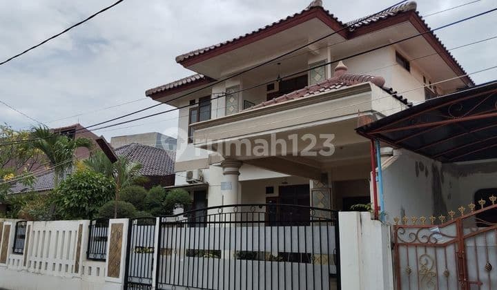 Rumah Cantik 2 Lantai Lokasi Strategis