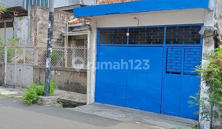 Rumah di Kawasan Komersil / Bisnis