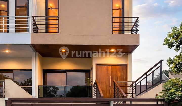 Rumah 3 Lantai Siap Huni dan Semi Furnished di Pondok Bambu Jakarta Timur