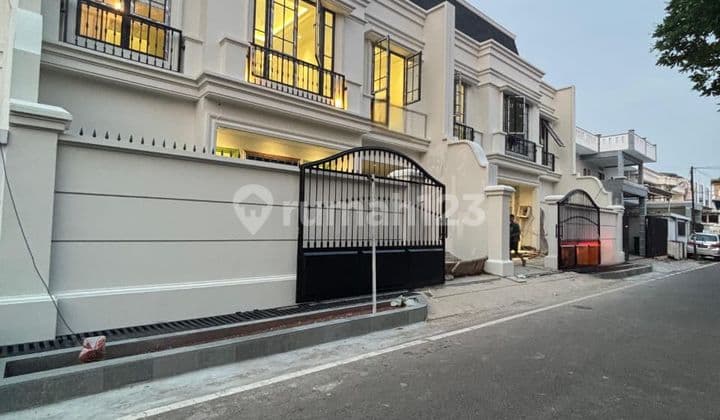 Rumah Baru Mewah Harga Nego Cempaka Putih dengan rooftop Jakarta Pusat