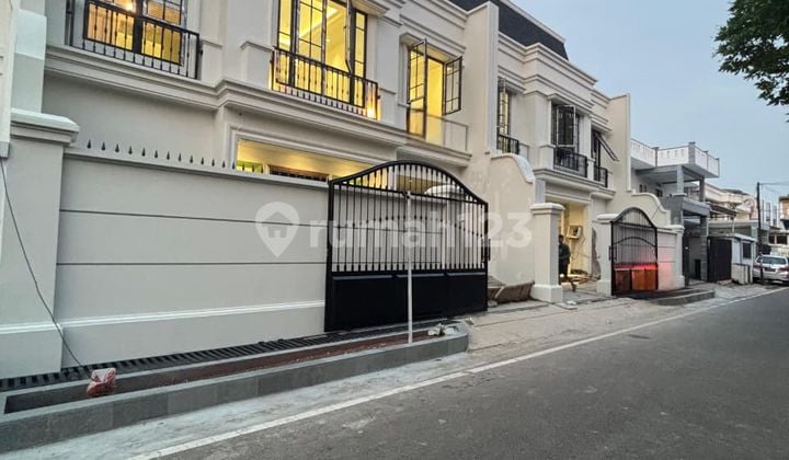 Rumah Baru Mewah Harga Nego Cempaka Putih dengan rooftop Jakarta Pusat