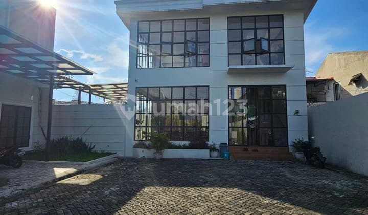 Dijual Villa Komplek Grand Patriot Palace Full Fasilitas