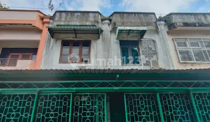 For Sale Cheap, Three Joined Shophouses, Suitable for Office in Helvetia.