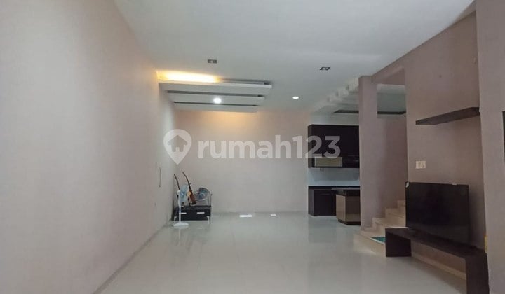 Villa Dijual Kondisi Terawat Cemara Asri Jalan Azalea 1