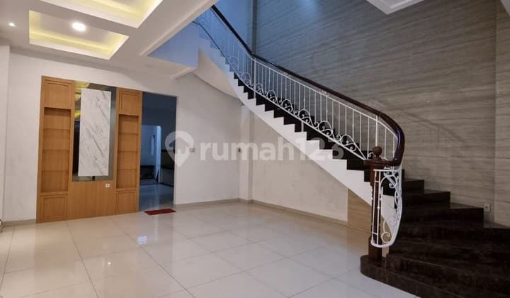 Villa Mewah Siap Huni Dijual di Griya Riatur Indah