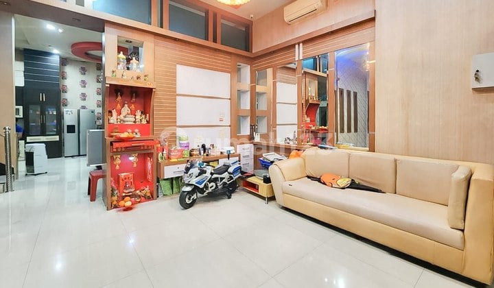 Dijual Villa Mewah Lux di Komplek Cemara Asri