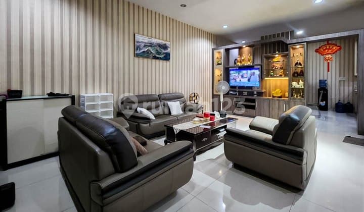 Villa Dijual Dengan Kondisi Terawat di Cemara Asri