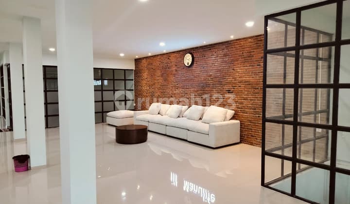 Ready-to-Use Shophouse in Commercial Area, Jl. Sumatra, Central Surabaya.