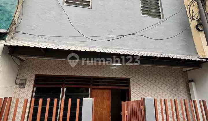 Minimalist House in Commercial Area Pengampon Central Surabaya
