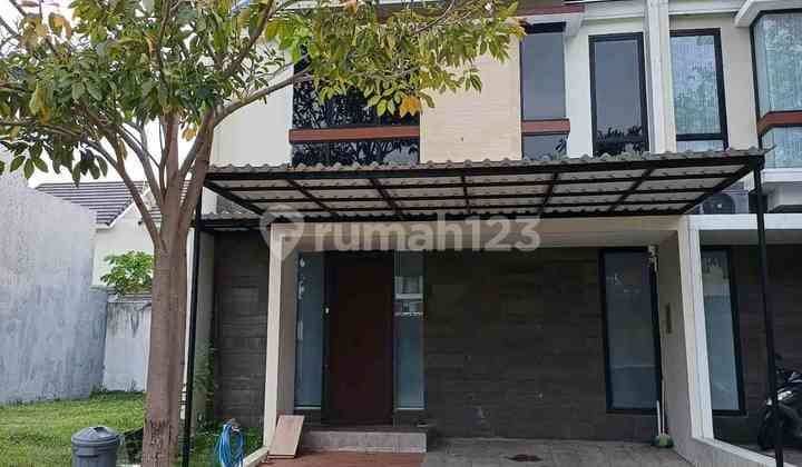 Rumah Modern Northwest Lake Citraland Surabaya
