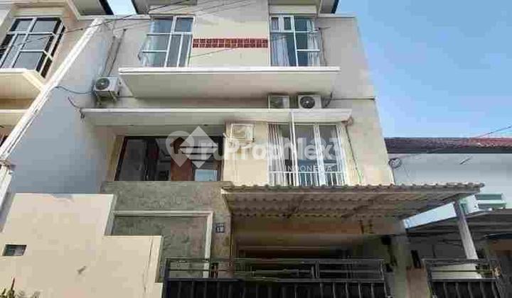 Rumah Full Furnish with Pool