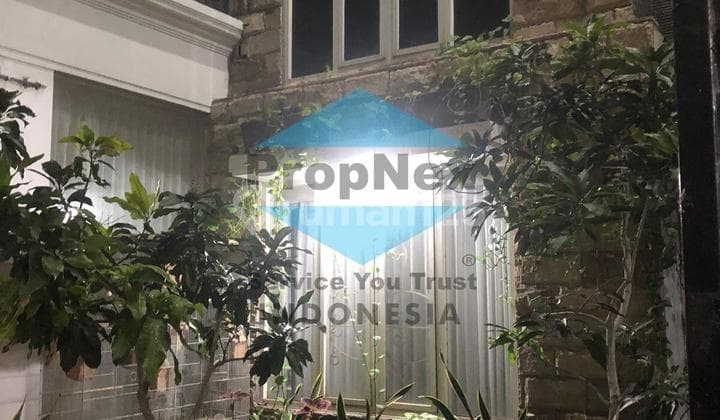 Luxury House Manyar Kartika