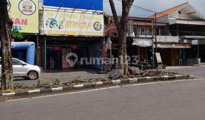 Ready-to-Use Strategic Shop House in Raya Manukan Tama, West Surabaya