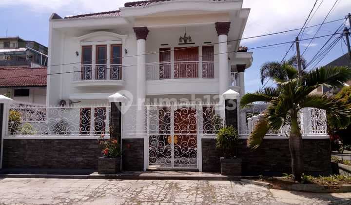 Rumah Mewah Di Tubagus Ismail, Dago, Bandung