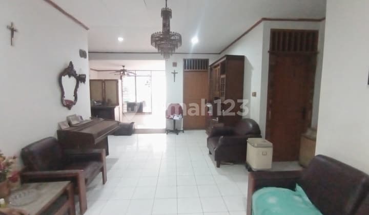 Rumah Semi Furnished di Pulo Asem Dalam Komplek Jakarta Timur