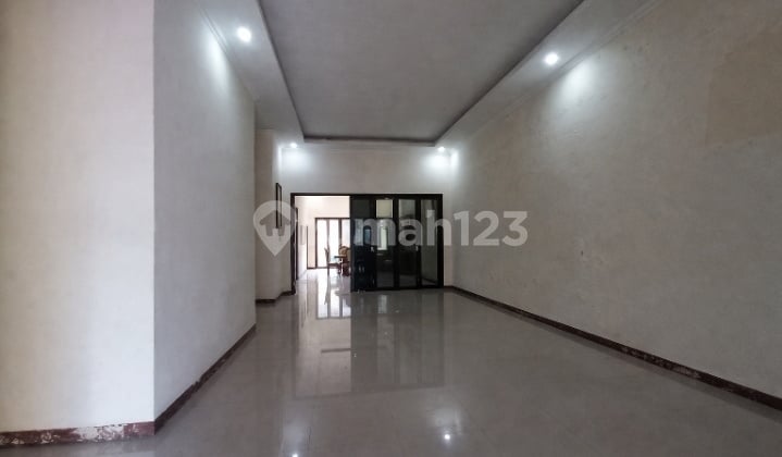 Jual Rumah di Duta Harapan Bekasi Ruang Tamu Luas Beas Banjir