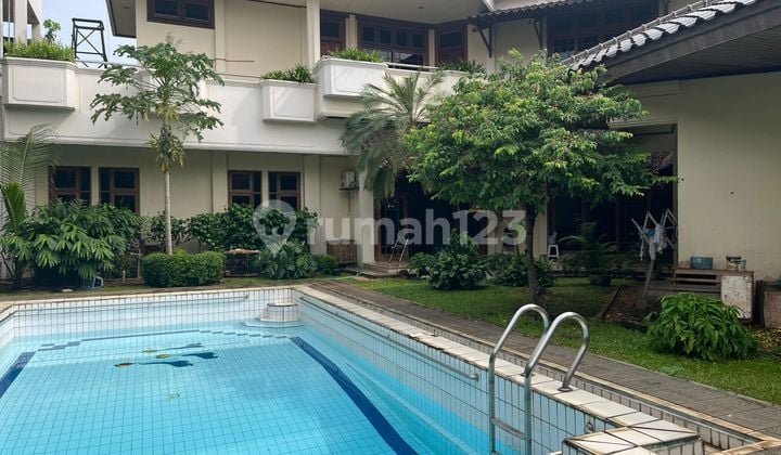 Rumah Mewah Swimming Pool Bawah Njop di Patra Kuningan Jakarta Selatan