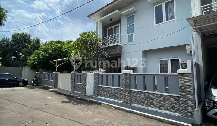 Rumah Bagus Pojok Tanah Luas di Cluster Strategis di Cipayung Jakarta Timur
