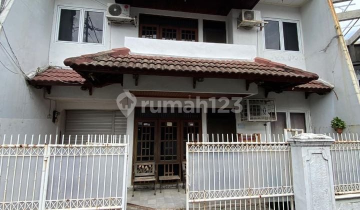 Active and Affordable Strategic Boarding House in Tebet Barat Dalam, South Jakarta