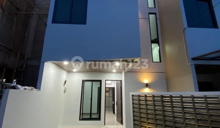 Rumah 2,5 Lantai Baru Siap Huni di Cluster Condet Kramat Jati Jakarta Timur