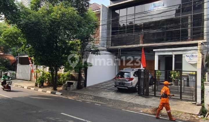 Perkantoran 4 Lantai Bagus di Bendungan Hilir Dkt Sudirman Jakarta Pusat