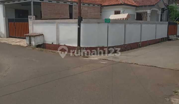 Rumah Clasik Murah Hoek di Komplek Raya Hankam Jatiwarna Pondok Melati